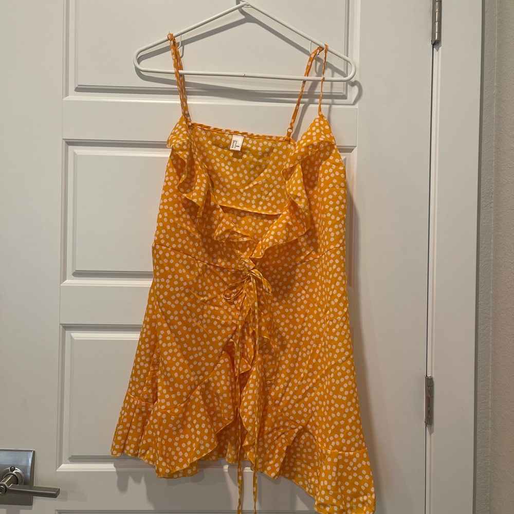 Summer dress. Small, Brand new, i can’t figure out how to wear it.